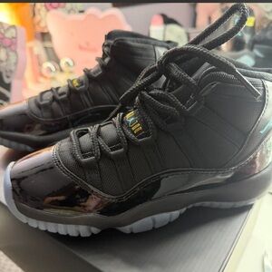 Jordan retro 11 size 6 in women